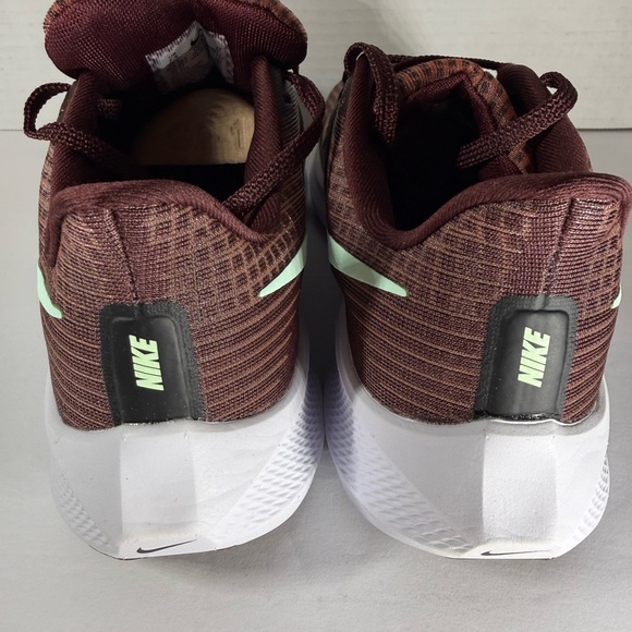 Nike Women's Maroon Sneakers with Mint Swoosh - Picture 7 of 9